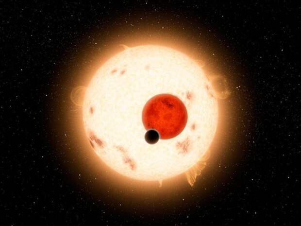Холодная необитаемая планета Кеплер-16б с двумя звездами. Масса бОльшей звезды, карлика К, составляет 69% от массы нашего Солнца, а меньшая звезда, красный карлик, в пять раз меньше Солнца космос, красота, планета, рисунки, художники