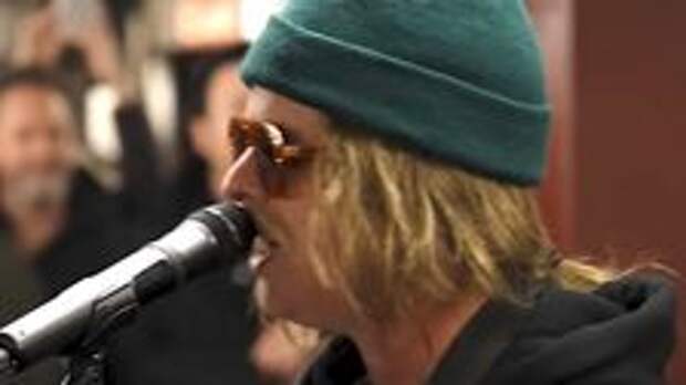 Green Day Trashes Trump Again During Subway Gig In Disguise