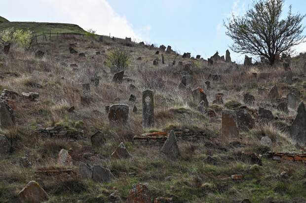 Ближе к Богу — за деньги: что скрывали средневековые могилы