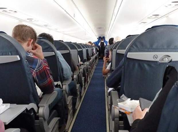 Самолет совершил экстренную посадку в Казани из-за сердечного приступа у пассажира