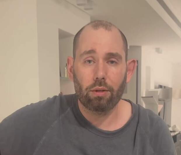 Следствие требует заочного ареста комика Семена Слепакова*