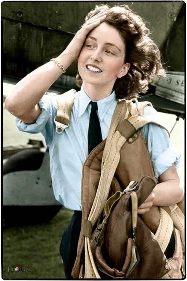 Морин Даньлоп де Попп, пилот, летала на Spitfires, Lancasters и Hurricanes во время Второй мировой войны. Одна из небольшой группы женщин-пилотов, базирующихся в Белом Уолтхем в Беркшире, обученных летать на 38 типах самолетов Летчицы, военные, интересное, история, пилоты, факты
