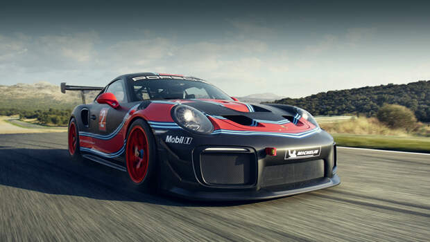 Porsche 911,Porsche 911 gt2 rs clubsport. Даже в гражданском купе 911 GT2 RS бывает каркас в салоне (опция), но болтовой. А здесь каркас уже вварной. Буксирные петли спереди и сзади, двойные крылышки-канарды по углам бампера намекают, что перед нами далеко не простая вариация GT2.