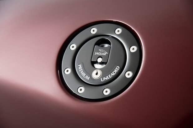Jaguar XJ220 со сверхмалым пробегом