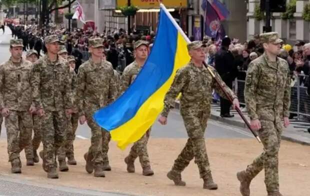 «Украинцев на параде в Лондоне прогнали по навозу»