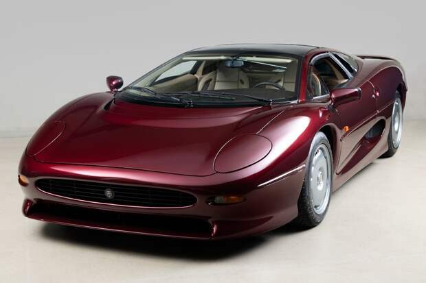 Jaguar XJ220 со сверхмалым пробегом