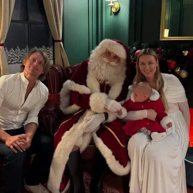 Дарья Веледеева с мужем и дочерью