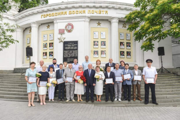 В Севастополе открыта Доска почёта города