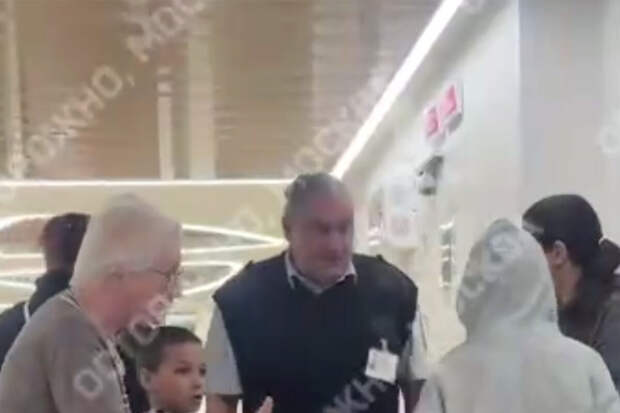 В Москве охранник грубо выгнал маму с ребенком в коляске из поликлиники