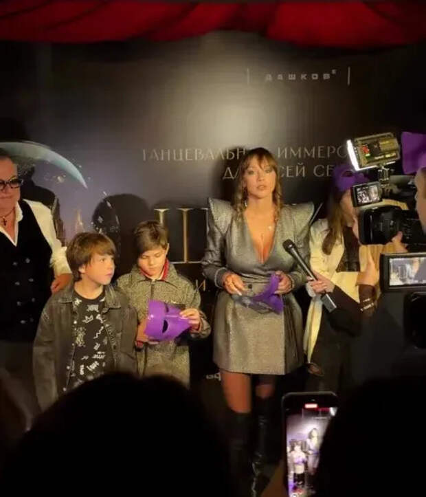 Дмитрий и Полина Дибровы с детьми