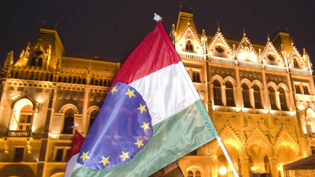 Песков: Венгрия анализирует решения ЕС на предмет своих интересов