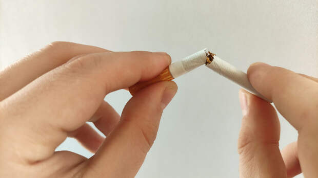 "Потерялся во времени". Киркоров объяснил курение в аэропорту Барнаула