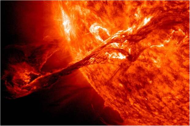 Ученые показали видео мощной вспышки класса Х на Солнце