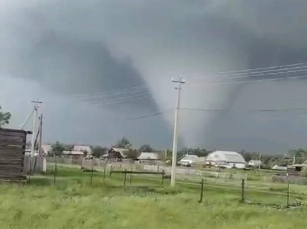 Такой торнадо прошел по Нагайбакскому району Челябинской области | Источник: Россети Урал