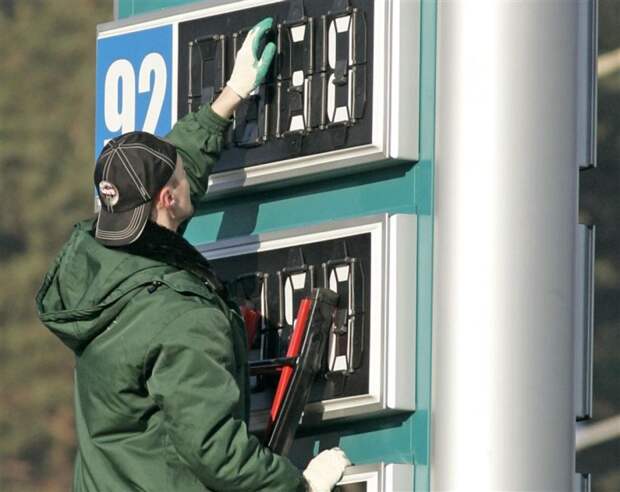 Вон оно что: в Госдуме связали рост цен на бензин с переизбытком АЗС 