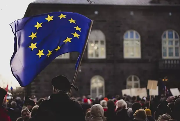 ЕС заморозил активы граждан РФ на 30 млрд евро