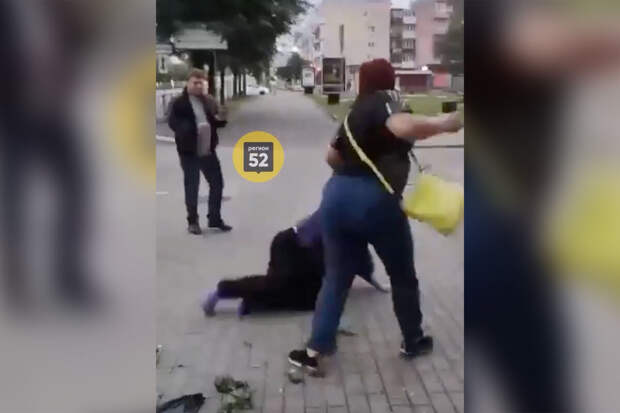 В Нижнем Новгороде женщина попыталась украсть цветы и напала на флориста
