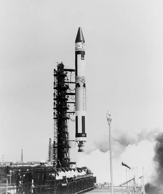Vanguard ракета. Ракета носитель атлас 1957. Ракета носитель авангард тв-3. Баллистическая ракета редстоун. Мбр sm-65 atlas.
