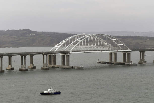 Движение автотранспорта по Крымскому мосту перекрывали на 15 минут