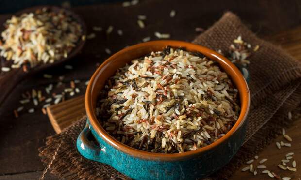 Названа научная причина, почему рис нельзя варить в большом количестве воды