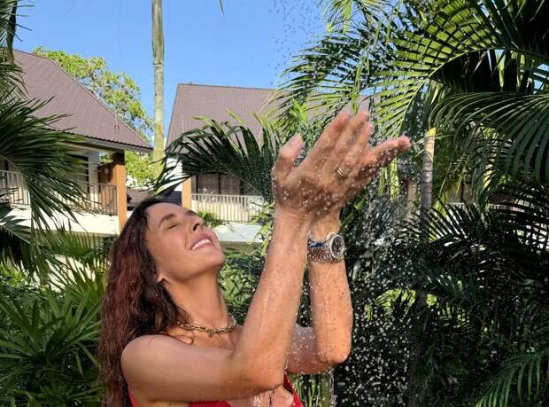 Актриса Мария Шумакова опубликовала фото в купальнике