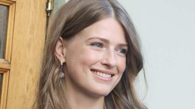 Актриса Софья Эрнст покрасила брови после просьб подписчиков