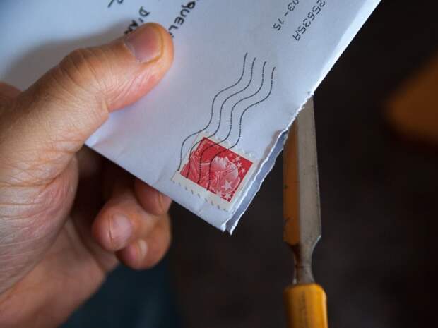 Сотрудника почты из Челябинска наказали за быструю выдачу посылки