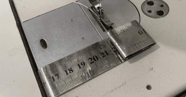Металлическая линейка поможет легко и быстро делать ровные строчки на швейной машине