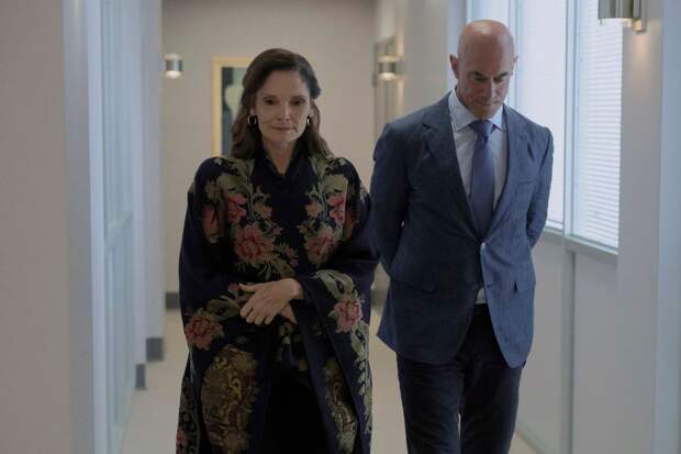 Stabler and Isabella talk on Law & Order: Organized Crime Season 5 Episode 5