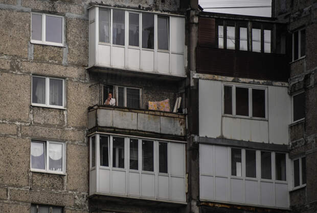 Россиянам назвали возможность получить деньги за дым от курящих соседей