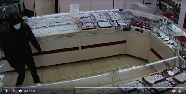 Опубликовано видео, как «врачи» обчистили ювелирный магазин под Иркутском на 20 млн