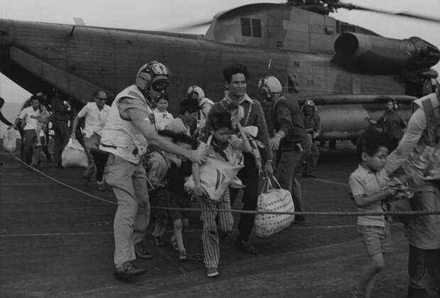 Эвакуированные на борту USS Hancock