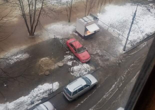 В Московском районе Рязани произошёл порыв канализации