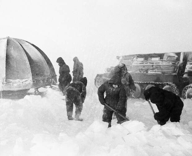 Единственный выход. Леонид Рогозов, антарктида, день в истории, интересное