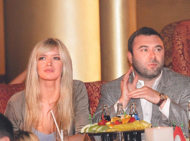 «Он ждал гламурную модель, а я пришла в старой майке»: как сложилась судьба олигарха, бросившего Веру Брежневу ради еврейки вдвое моложе