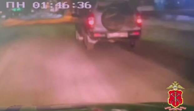 В Тихвине полицейские применили оружие для остановки пьяного водителя без прав