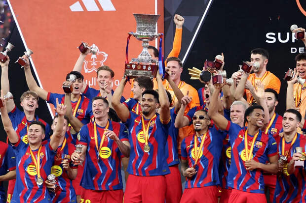 Забота дня: Араухо первым поднял Суперкубок. Похоже, справился с депрессией — Спотифай Блог о Барселоне