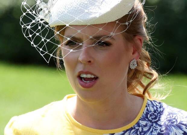 DM: дочь экс-принца Эндрю Беатрис хочет уехать в США из-за скандала вокруг отца