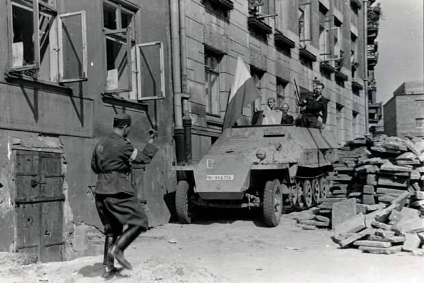 БТР дивизии СС «Викинг», захваченный группой «Крыбар»