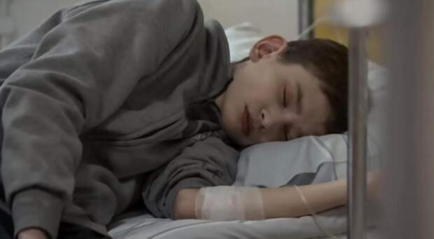 Болезнь заточила 25-летнего поляка в теле 12-летнего мальчика