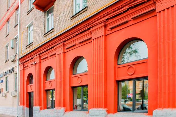 В Щукине восстановили колонны и барельефы исторической сталинки