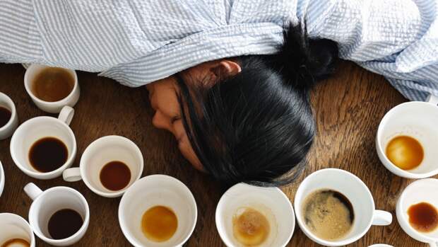 Может ли кофеин сломать режим сна — ученые