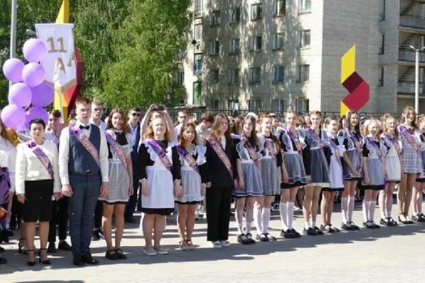 В школах Котовска прошли торжественные линейки