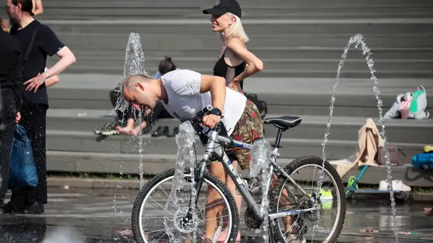 «Будет похоже на влажные тропики»: синоптики предупредили москвичей об аномальной жаре