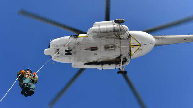 Трое попавших под лавину в Бурятии туристов найдены живыми, один погиб