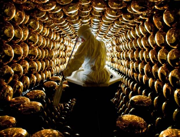 Процесс работы в детекторе нейтрино нетривиальный и при этом увлекательный. /Фото: messynessychic.com Процесс работы в детекторе нейтрино нетривиальный и при этом увлекательный. /Фото: messynessychic.com