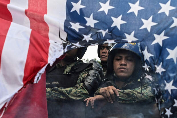 Политолог Блохин: если США высадятся на острове Харк, Иран ударит прямо по нему