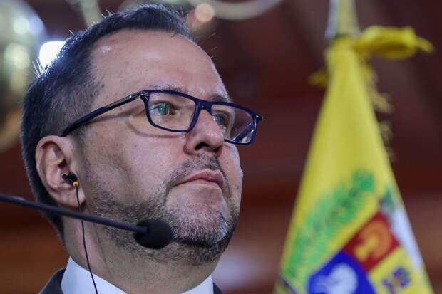 Глава МИД Венесуэлы встретился с послом РФ и получил слова поддержки