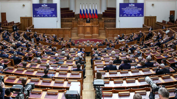 Путин призвал депутатов и сенаторов «не зацикливаться» на запретах