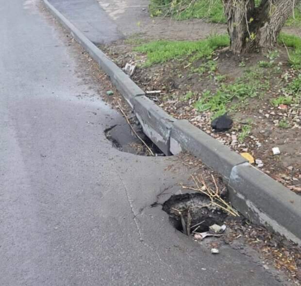 Состояние асфальта на ул. Пионерской, 173 https://t.me/webmoney_dn/321039